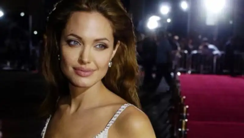 Анджелина Джоли заметно похорошела - актриса уже не выглядит анорексичной