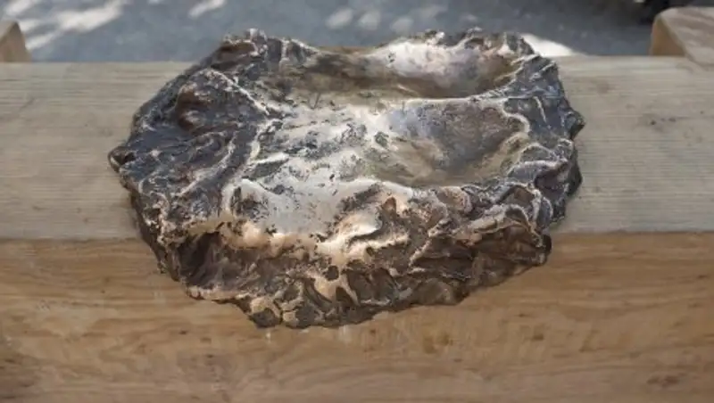 В Алматы появился новый арт-объект – седло с отпечатками ягодиц