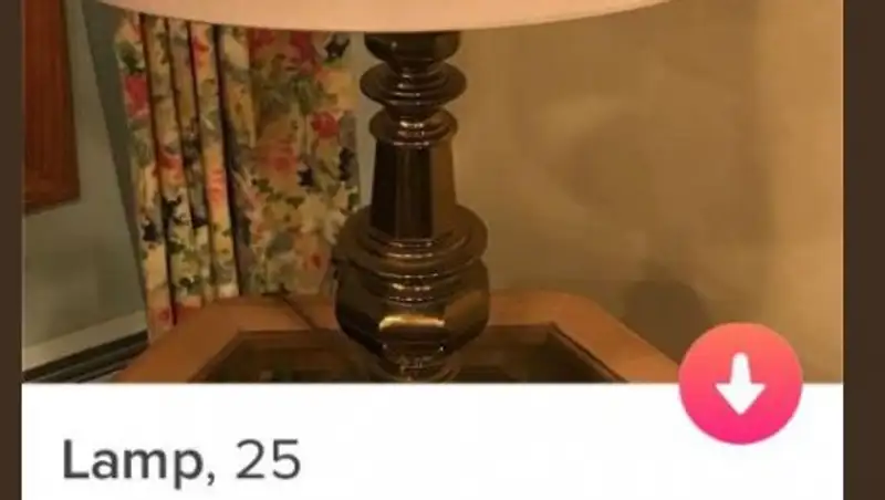 Мужчины флиртовали с 25-летней лампой