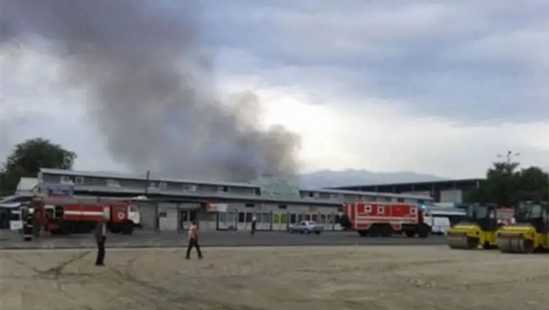 В Алматы потушен пожар на вещевом рынке - ДЧС