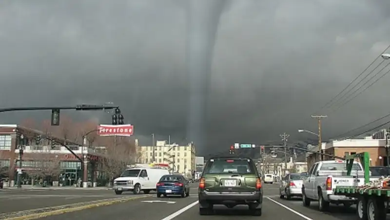 В США торнадо унесло жизни 11 человек