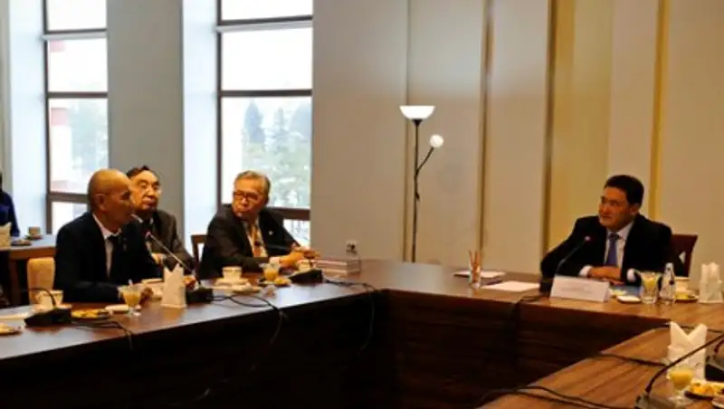 Аким Павлодарской области встретился с научной и творческой интеллигенцией региона