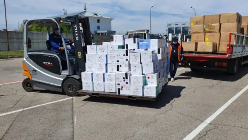 В Алматы спецрейсом привезли аппаратуру для медиков на сумму более 100 млн тенге