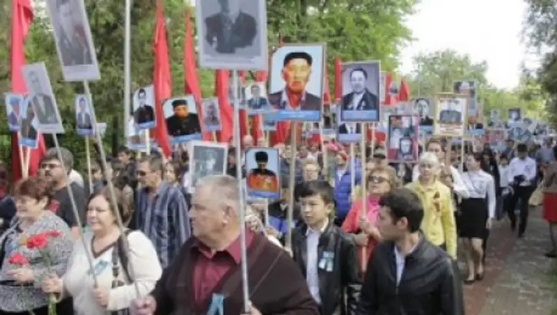 В Шымкенте единым строем прошел «Бессмертный полк»