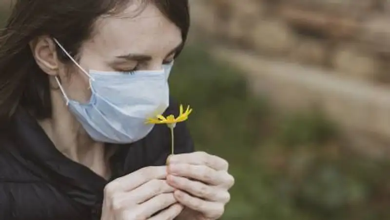 Кто чаще теряет вкус и обоняние при коронавирусе