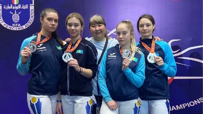 Женская сборная Казахстана по шпаге завоевала , фото - Новости Zakon.kz от 12.10.2022 09:40