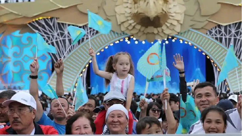Казахстанцы отмечают национальный праздник – День Республики, фото - Новости Zakon.kz от 25.10.2022 09:00