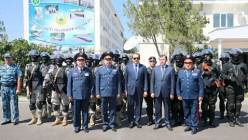 Премьер-министр проверил уровень подготовки и технической оснащенности полицейских