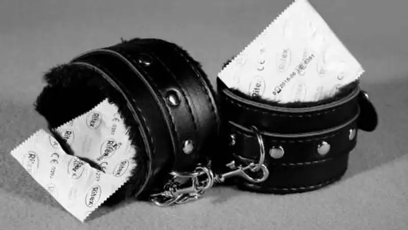 "Есть студентки, есть замужние". Мужчины-проституты рассказали о работе