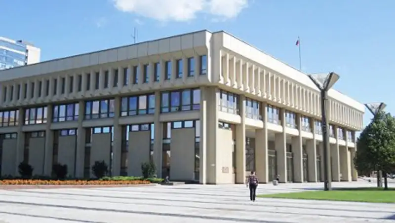 В Литве пьяный юноша угрожал взорвать здание парламента