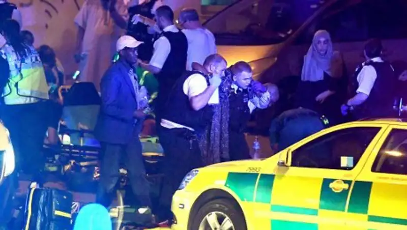 В Лондоне пока не квалифицируют наезд фургона на людей у мечети как теракт