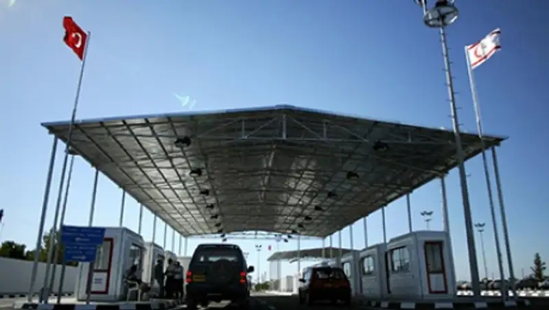 Кипрские таможенники отобрали у грека 500 тысяч евро наличными