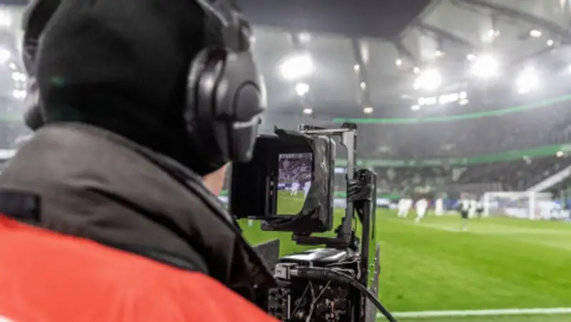 Впервые футбольный матч показали в формате 9:16