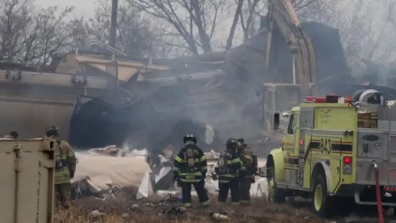 В Теннесси товарный поезд сошел с рельсов