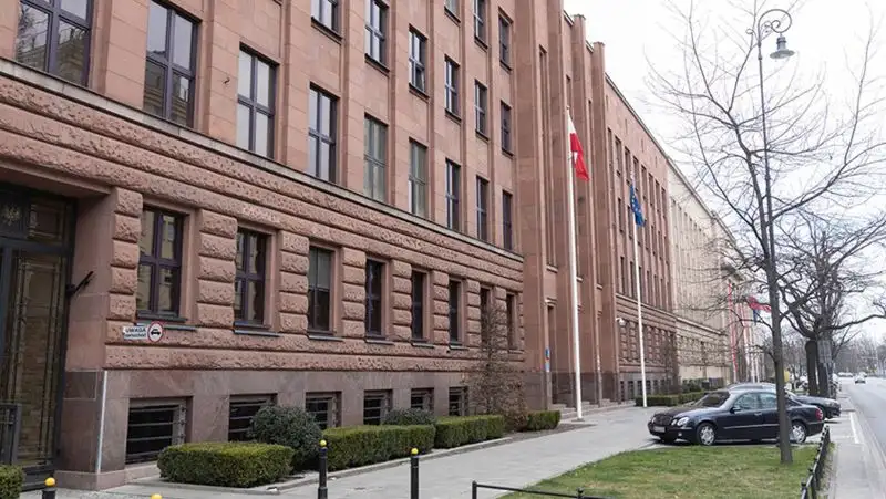 Польша высылает из страны 45 российских дипломатов