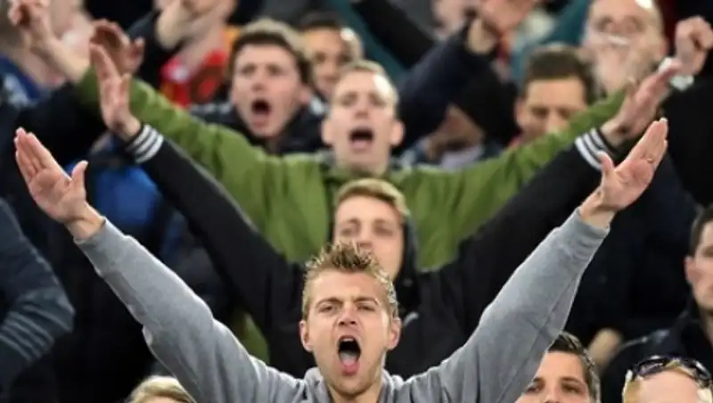 Матч Лиги Европы в Киеве прерывался из-за беспорядков на стадионе