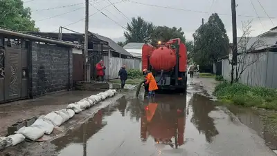 ДЧС проведение работ по ликвидаций затоплений, фото - Новости Zakon.kz от 11.05.2022 19:41