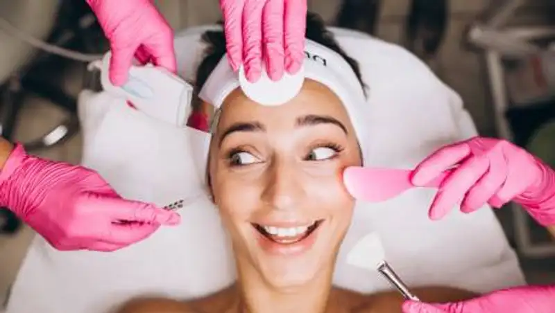 Девушка после похода к косметологу чуть не лишилась носа и губы