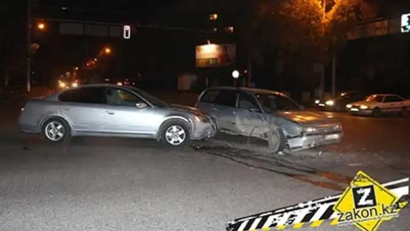 В Алматы владелец Ниссана забрал машину с СТО и тут же попал в ДТП