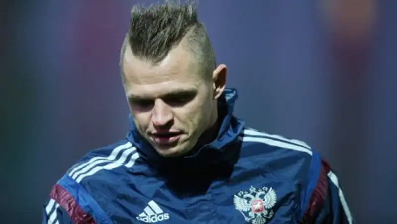 Футболиста Тарасова обвиняют в ДТП, оскорблениях и нападении на женщину