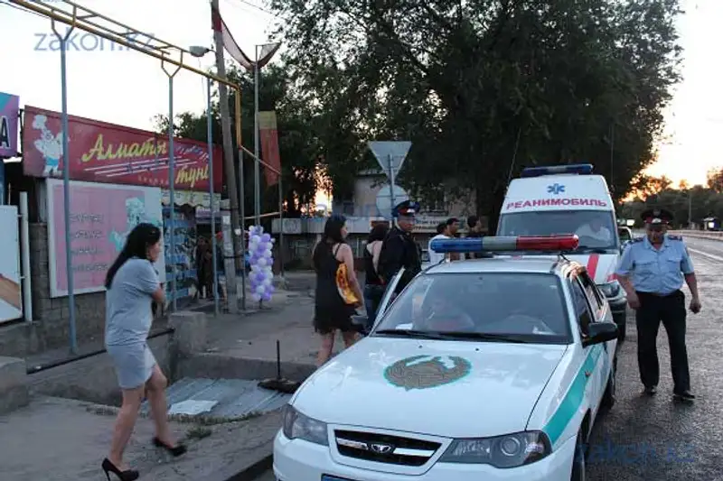 В одном из ресторанов Алматы молодой человек избил девушку пивной кружкой (фото) В одном из ресторанов Алматы молодой человек избил девушку пивной кружкой (фото), фото - Новости Zakon.kz от 24.06.2013 17:56