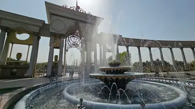 жара в Алматы, фонтан, прохлада