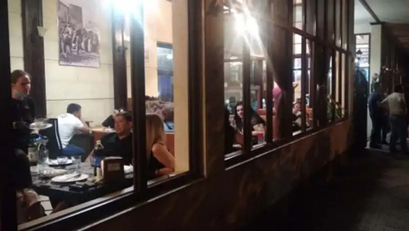 Полиция Алматы выявила около 90 человек, нарушающих карантин в городских кафе