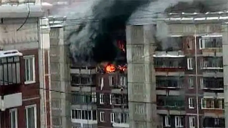 7 человек спасли из горящей многоэтажки в Актобе