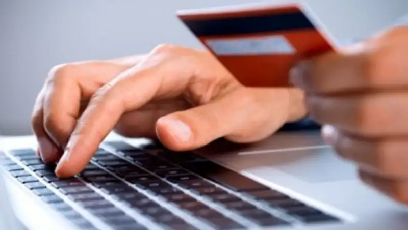 Онлайн-оплаты занимают половину всех безналичных платежей по картам в РК