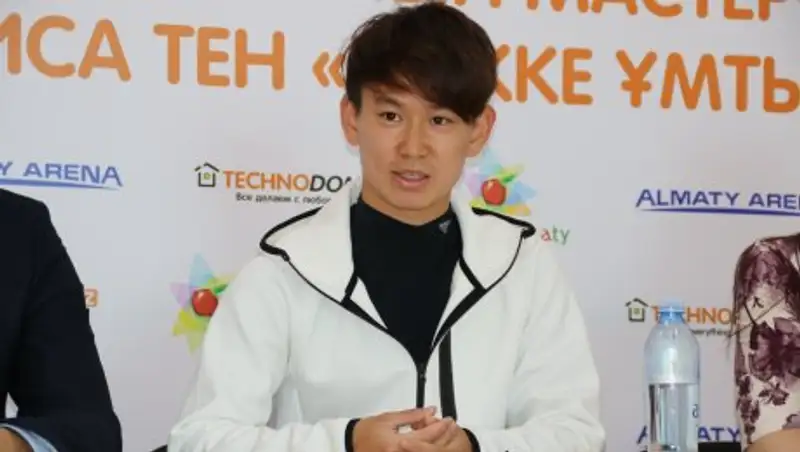 Денис Тен провел мастер-класс для юных фигуристов