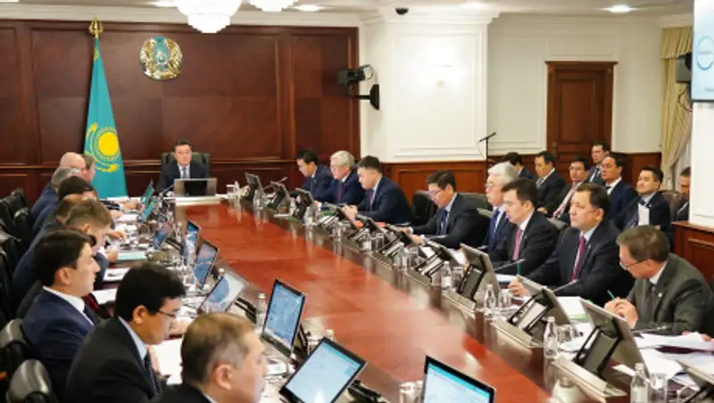 Мамин дал ряд поручений по стабилизации цен на социально значимые продукты питания