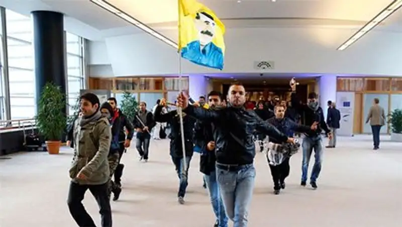 Недовольные вялостью борьбы с ИГ курды ворвались в здание Европарламента