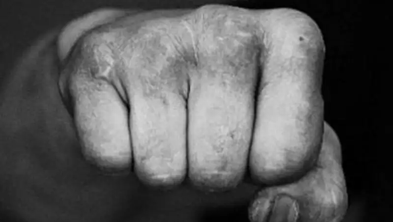 В Усть-Каменогорске парень избил девушку за то, что она отказалась с ним познакомиться