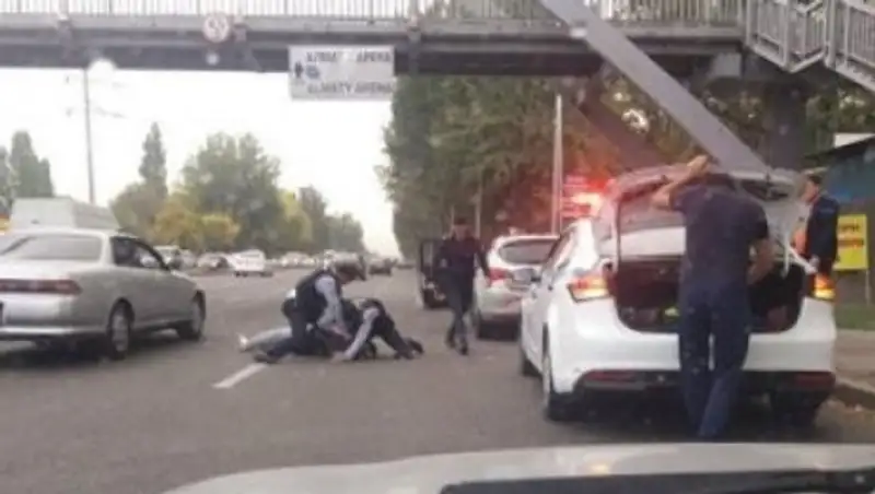 Дебошира задержали на дороге в Алматы