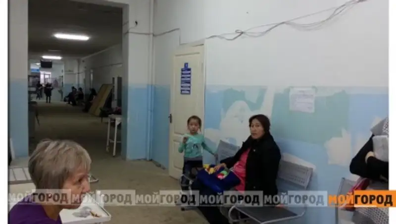 В актюбинской поликлинике детей осматривают в антисанитарных условиях