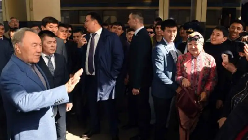 Назарбаев незапланированно отправился инспектировать столицу