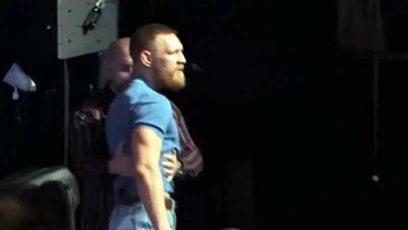 Макгрегора засудят за швыряние энергетиков