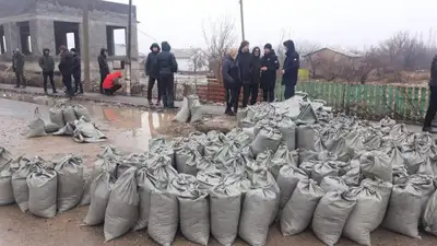 Жители Сауранского района поблагодарили спасателей за помощь в ликвидации паводка, фото - Новости Zakon.kz от 03.02.2023 18:31