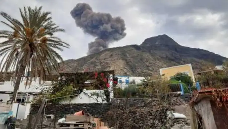 Возле Сицилии пробудися вулкан