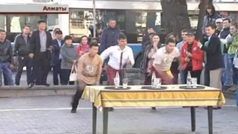 Алматинских официантов заставили бежать дистанцию