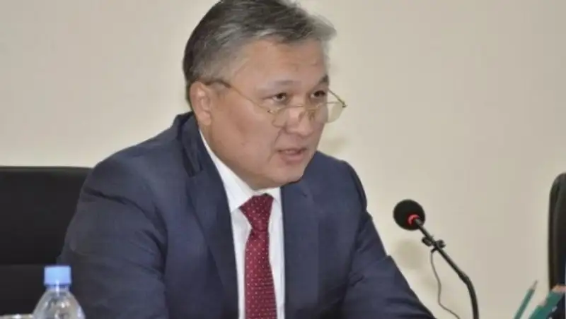 Mежду футбольными клубами и учителями аким Карагандинской области выбрал учителей