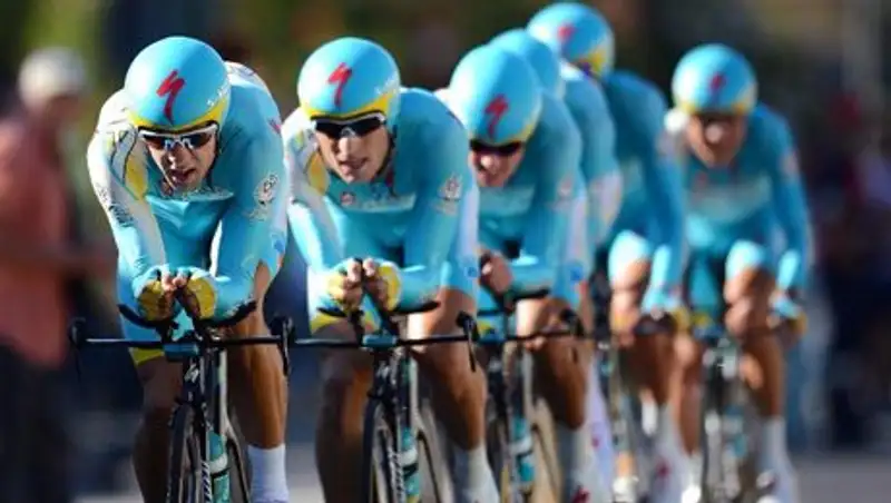 Велокоманда "Астана" стала третьей на первом этапе «Джиро д’Италия»