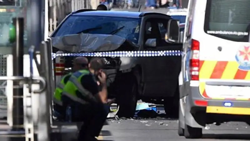 Полиция считает, что водитель намеренно наехал на пешеходов в Мельбурне