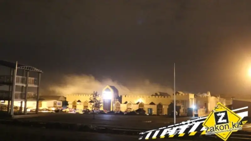 Склады рынка горели на "барахолке" в Алматы