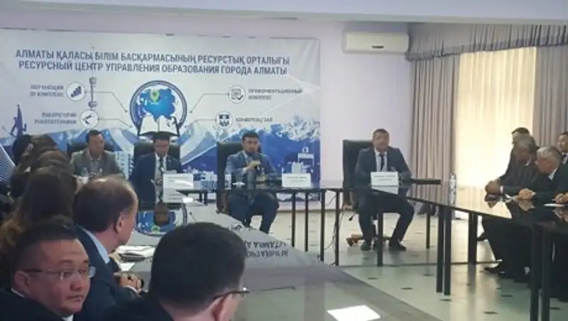 Трансформацию деятельности детских домов обсудили в Алматы