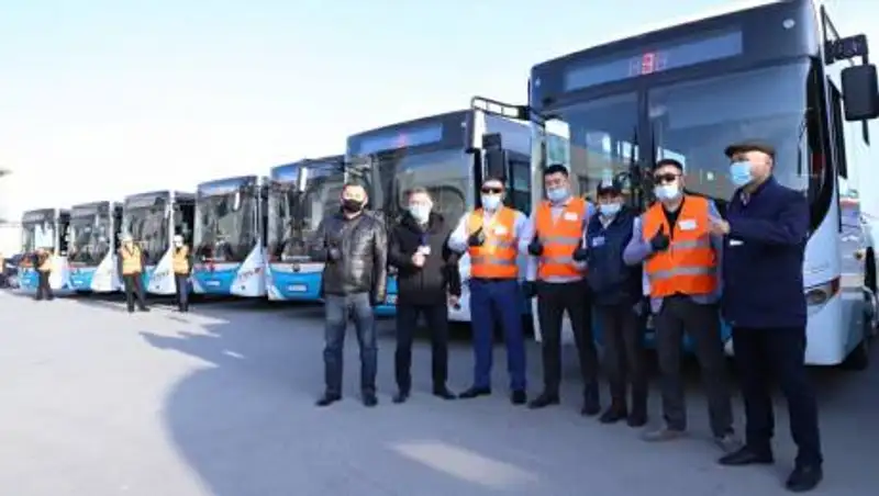 Мангистауская область пополнилась 18 автобусными и 2 передвижными медицинскими комплексами