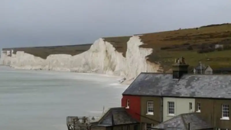 Ядовитое облако накрыло пляж в Англии