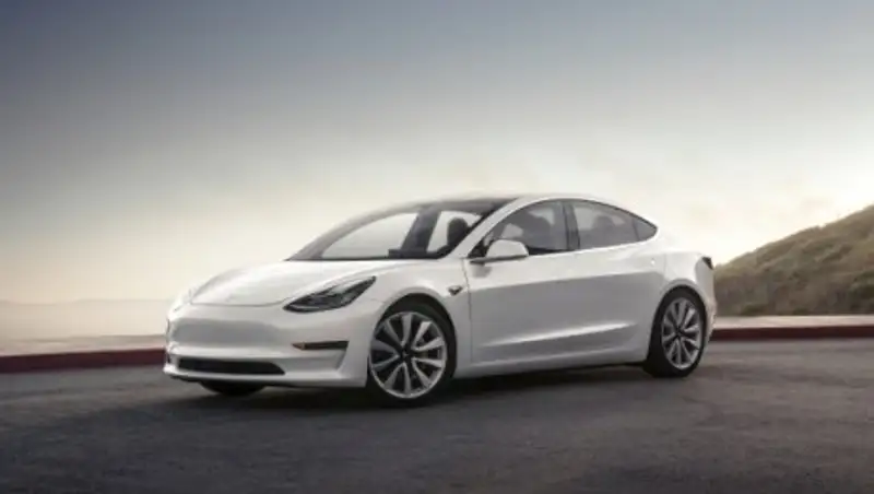 Tesla провалила производственный план по выпуску электрокаров Model 3