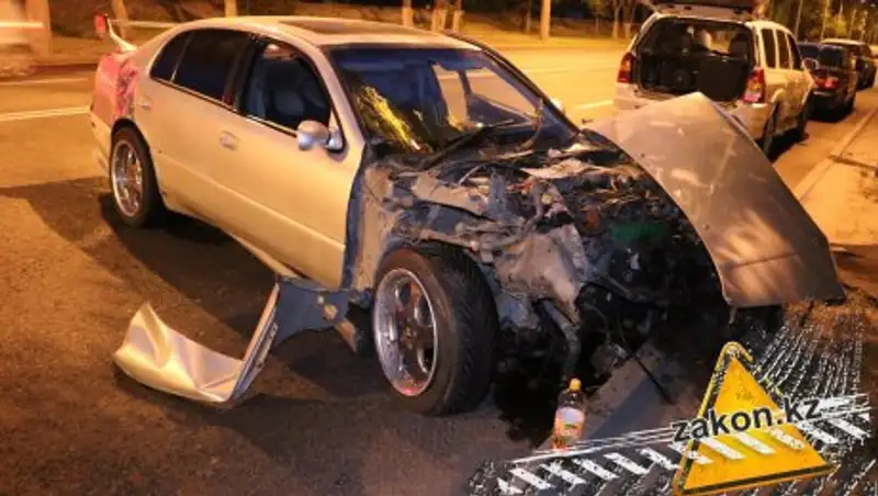 В Алматы Toyota и Subaru угодили в ДТП