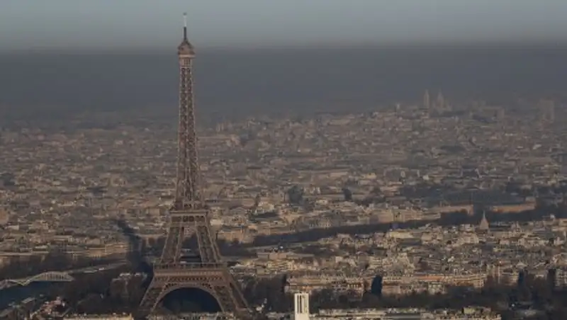СМИ: работники Эйфелевой башни согласились возобновить работу